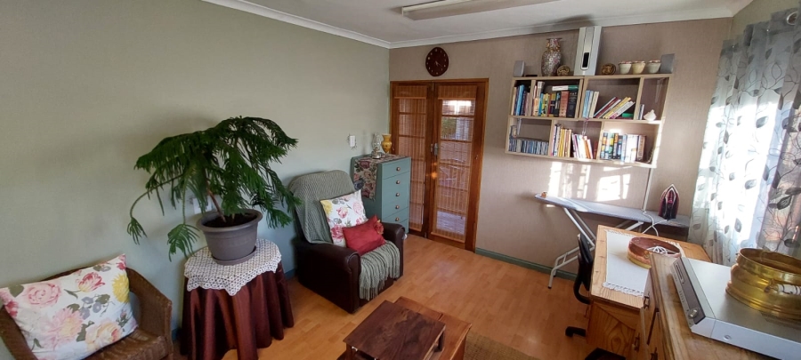 5 Bedroom Property for Sale in Wavecrest Eastern Cape